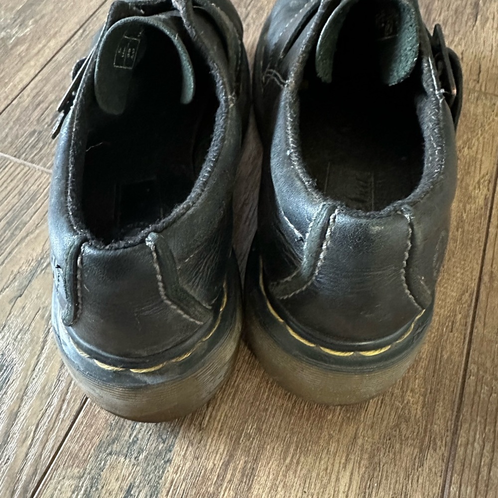 Doc Martens size 8 black vintage style (as in these are 20 + years old ) 😝 - Picture 4 of 6